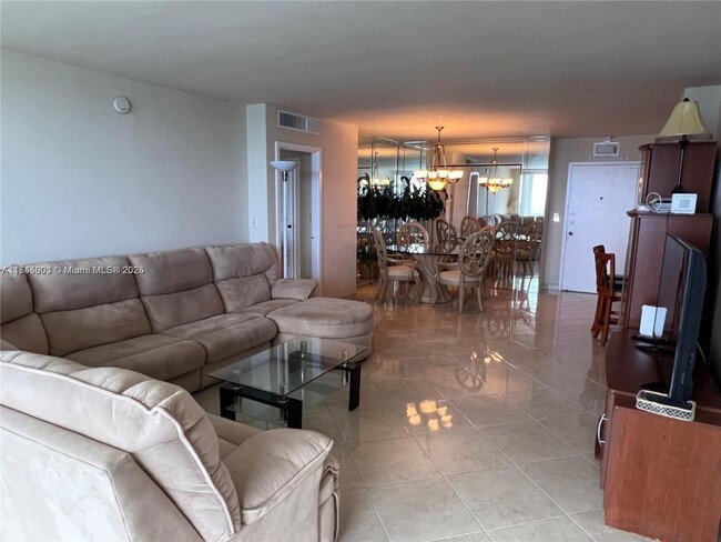 Building Photo - 2 bedroom in Hallandale FL 33009