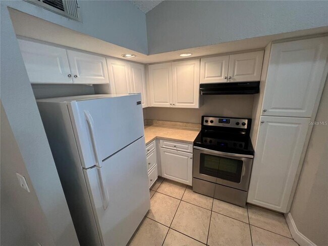 Foto del edificio - 4560 Commander Dr