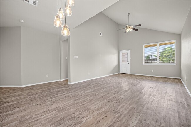 Foto del edificio - 2314 Fallen Willow Ct