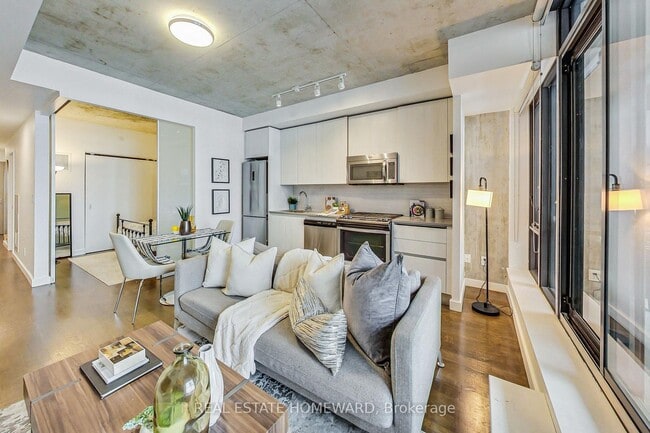 Building Photo - Boutique 1bed condo in centre of trendy King West!