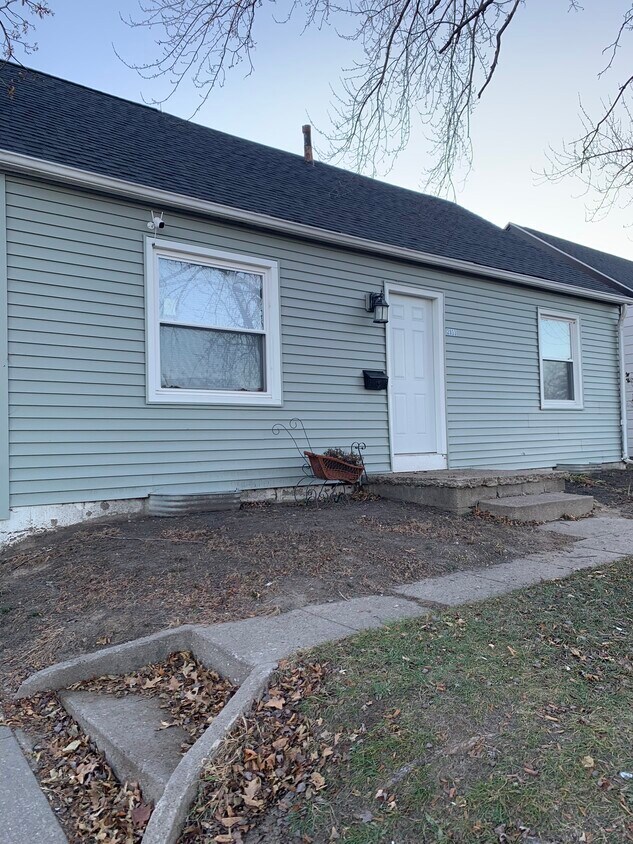 Primary Photo - 2933 Meadowbrook Dr SE