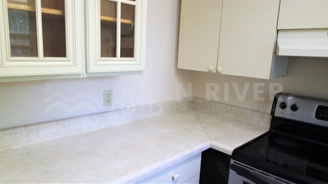 Foto del edificio - Great Value! 3BR Home with Bonus Living Space & Screened Porch!!
