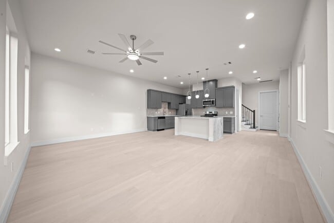 Building Photo - 4525 Davenport St