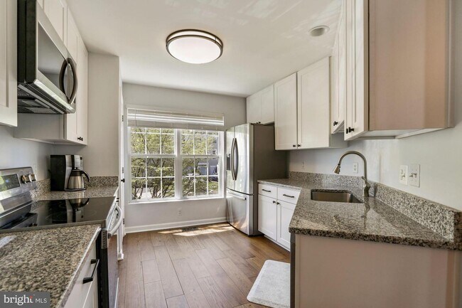 Building Photo - 17368 Avion Square