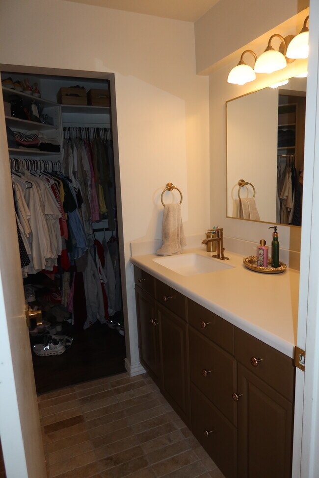 Foto del edificio - 4327 N 28th St