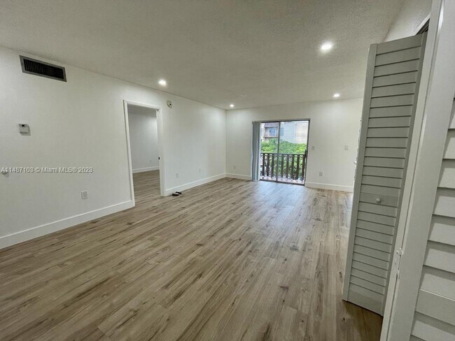 Foto del edificio - 4725 NW 7th St