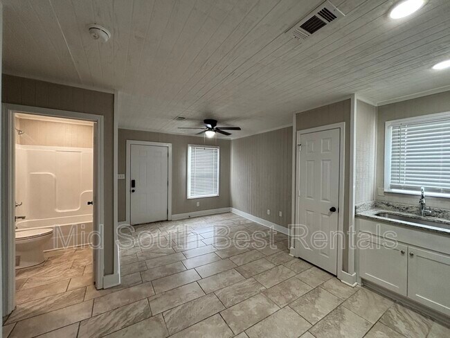 Foto del edificio - 8217 1st St