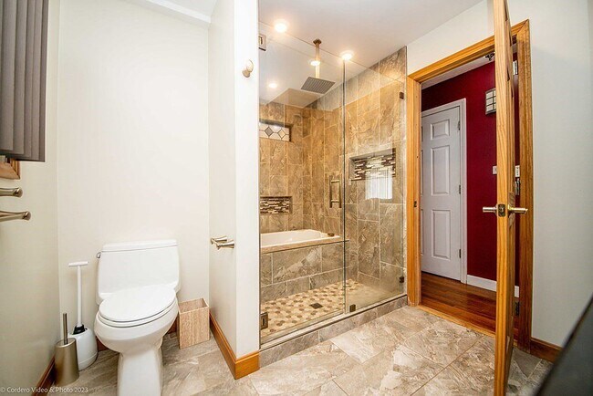 Building Photo - 128 Laurelwood Dr