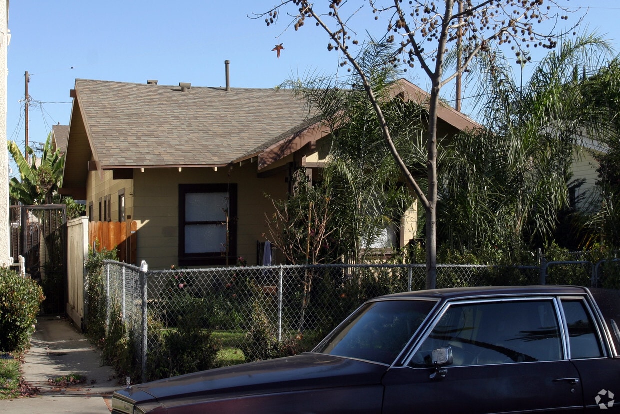 Primary Photo - 1208 Temple Ave