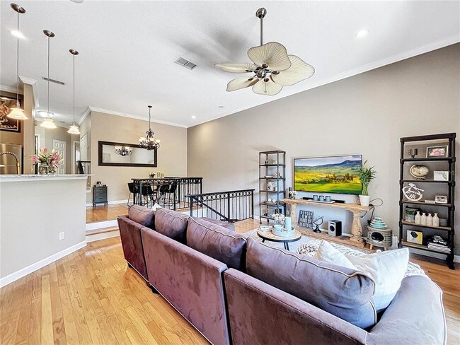 Building Photo - 704 Seagate Dr