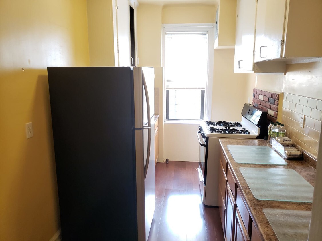 Primary Photo - 185 Marine Ave