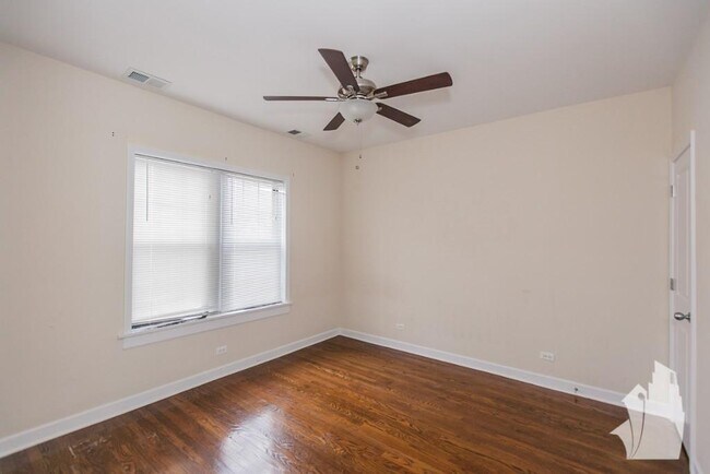 Foto del edificio - 1819 W Leland Ave