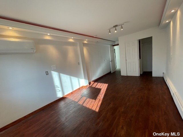 Building Photo - 1414 E 84th St