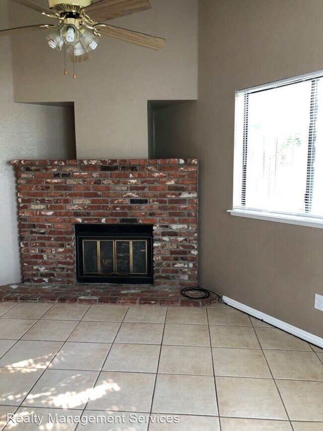 Foto del edificio - 3 br, 2 bath House - 8829 District Blvd.