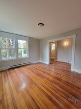 Building Photo - 3 Curve St