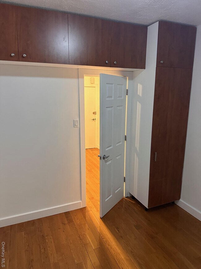 Foto del edificio - 60-34 56th Rd