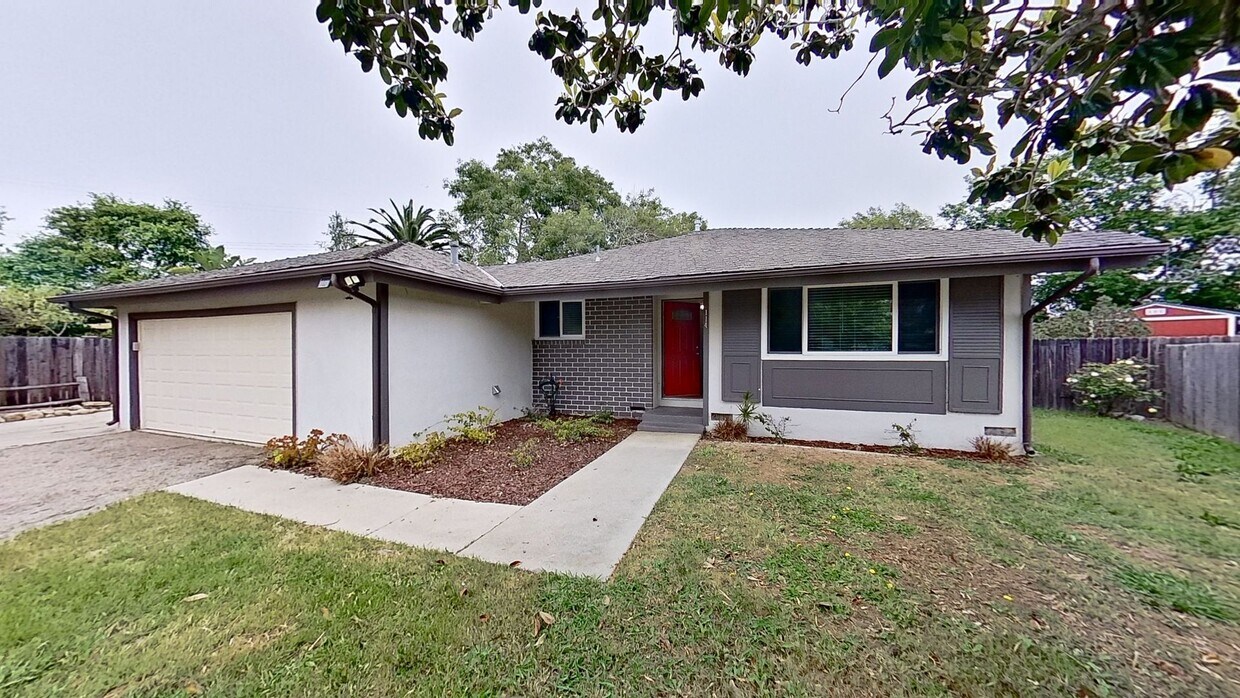Foto principal - Spacious 4 Bedroom/2 Bathroom home plus Of...