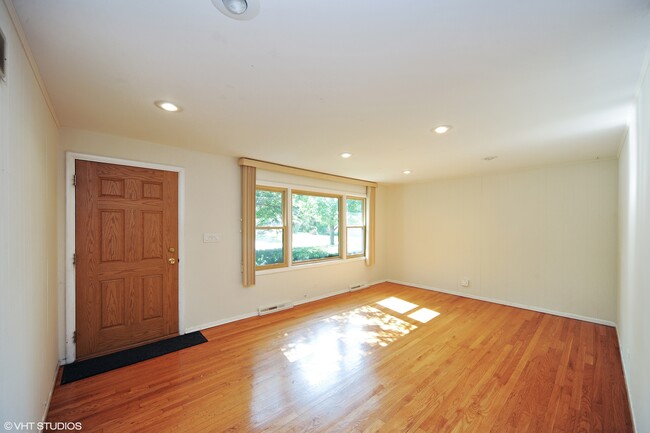 Building Photo - 1414 Pfingsten Rd