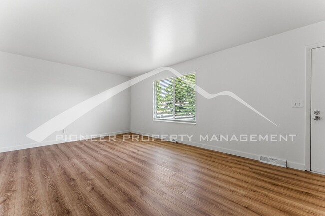 Building Photo - Single Family Home with 2 Car Garage and F...