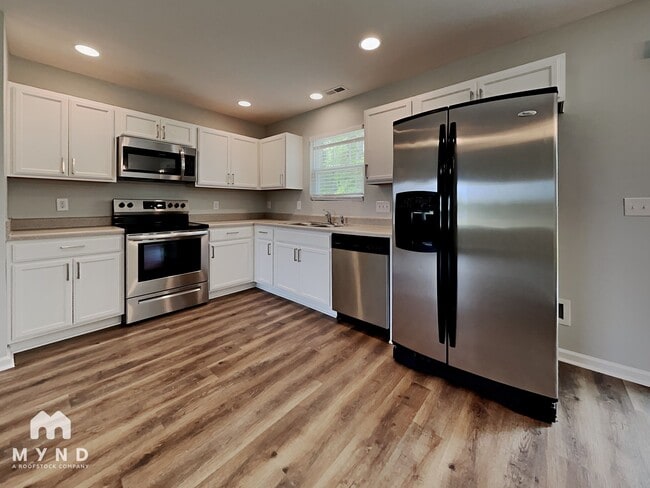 Building Photo - 195 Hunter Landing Dr