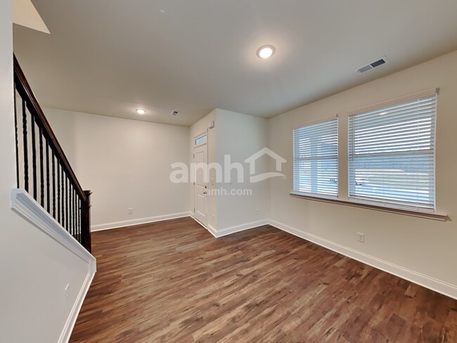 Foto del edificio - 290 Willow Ln