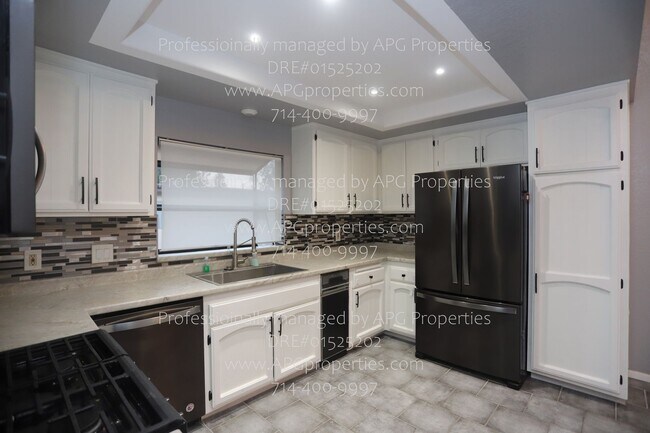 Foto del edificio - 9321 Chapman Ave