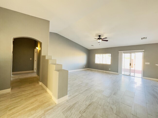 Foto del edificio - 8846 Frasure Falls Ave