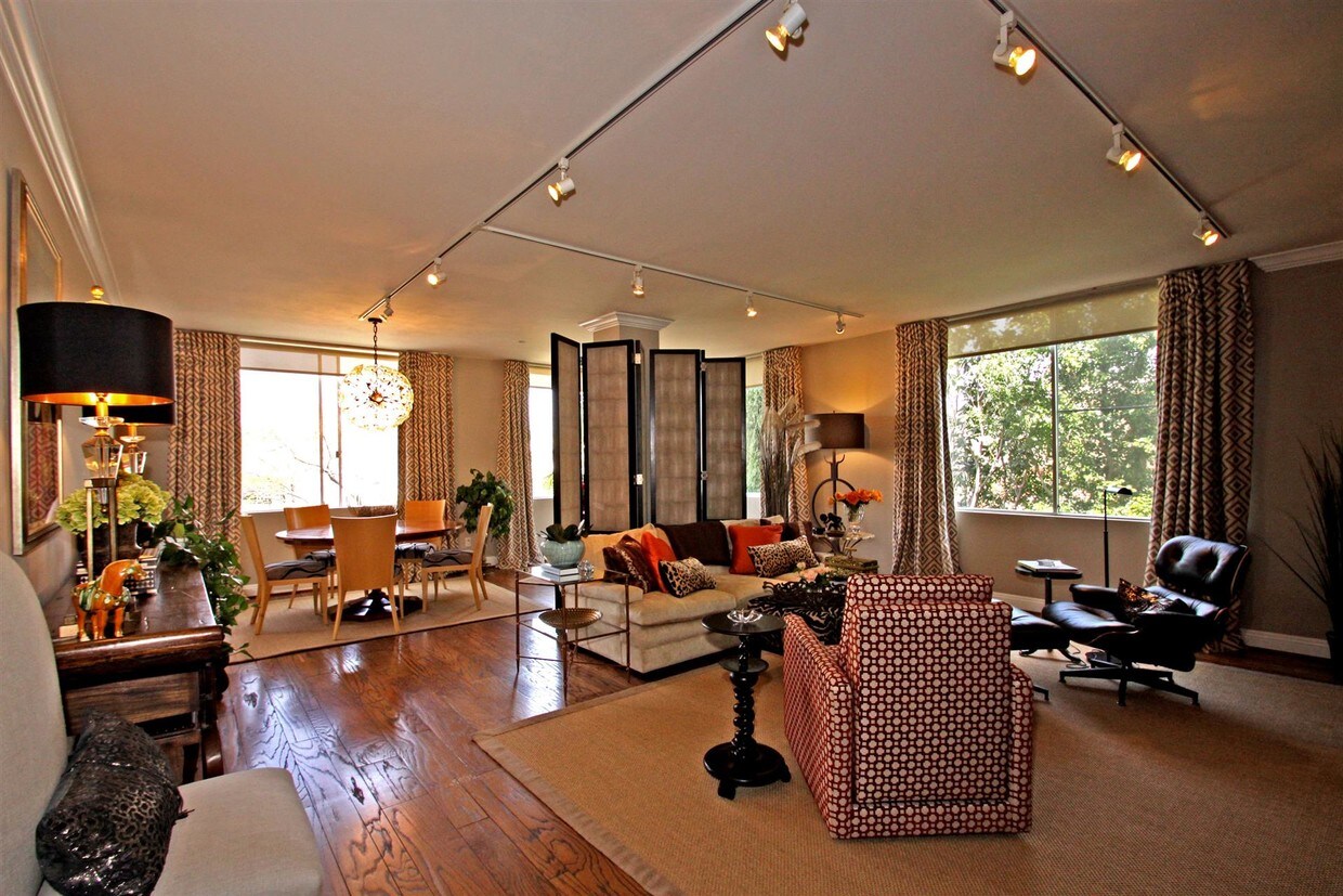 Sala de estar - 412 N Palm Dr