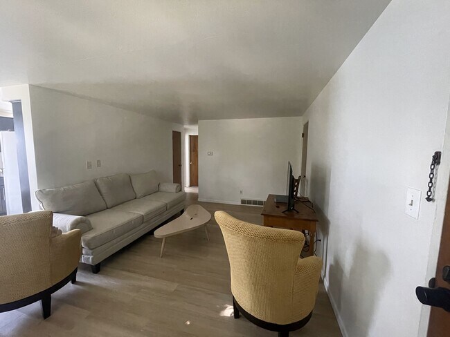 Foto del edificio - 1091 Gillingham Rd