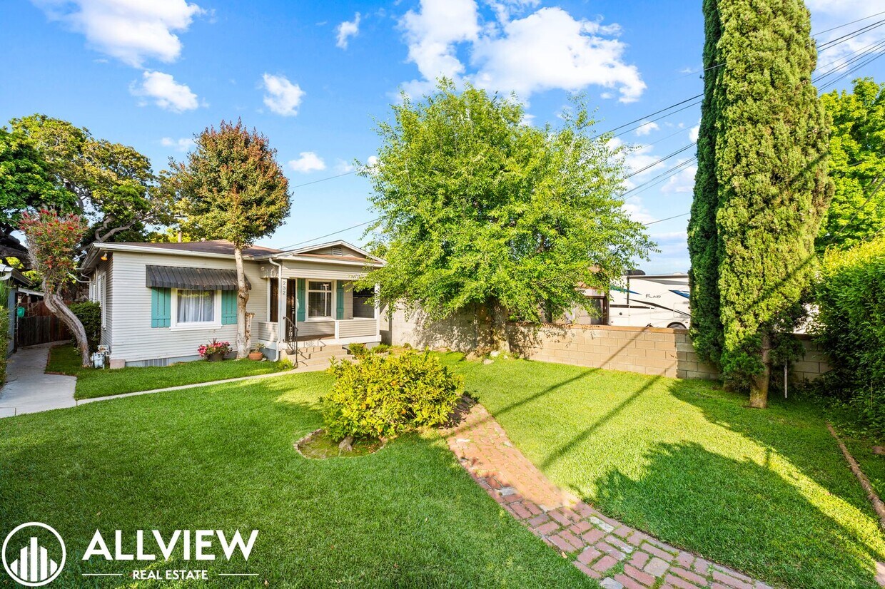 Primary Photo - Inviting 2 Bed, 1 Bath Home Available Now ...