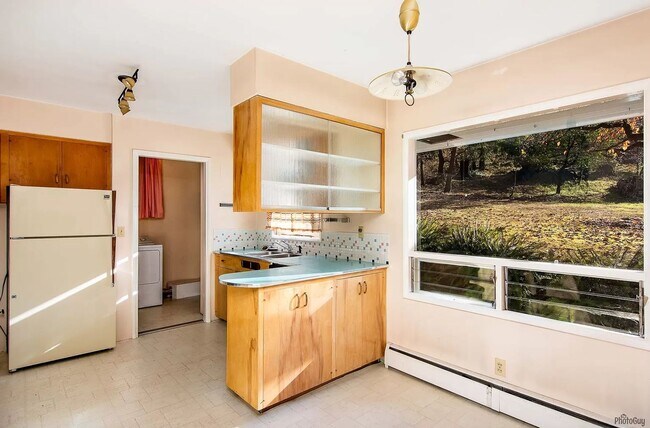 Building Photo - *Move In Special-$400 Off 1st Full Month* ...