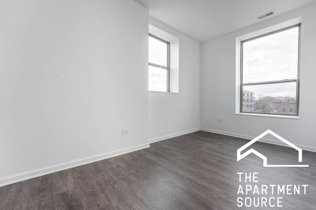 Foto del edificio - MASSIVE Loft-style condo-quality 3 Bed/2 ba IN UNIT LAUNDRY