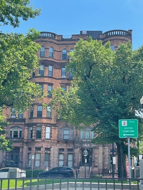 Building Photo - 362 Commonwealth Ave
