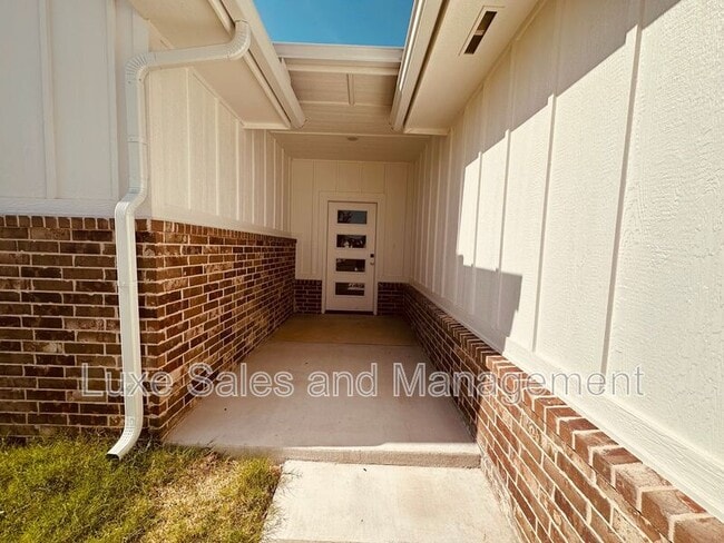Building Photo - 8301 NW 163rd Ter