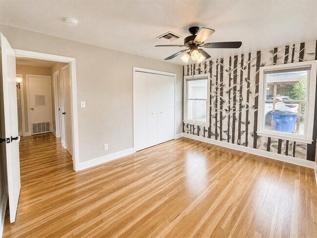 Foto del edificio - 7521 Delafield Ln