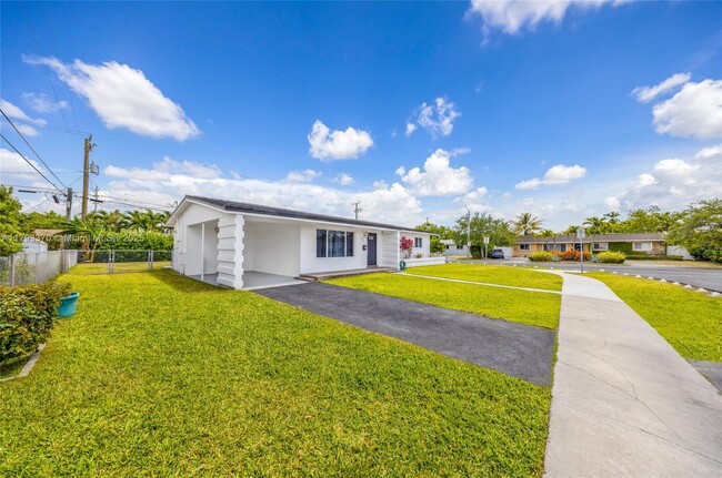 Building Photo - 8801 SW 17th St