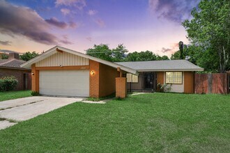Building Photo - 12623 Fern Forest Dr