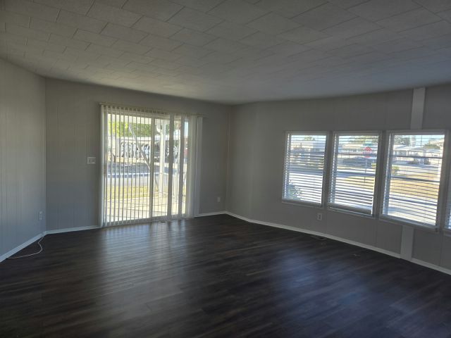 Foto del edificio - 410 50th Ave Dr W