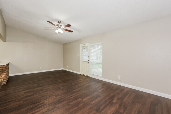 Building Photo - 629 Dawn Dr