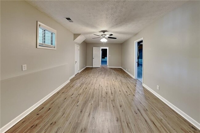 Building Photo - 3753 Memorial Pkwy NW