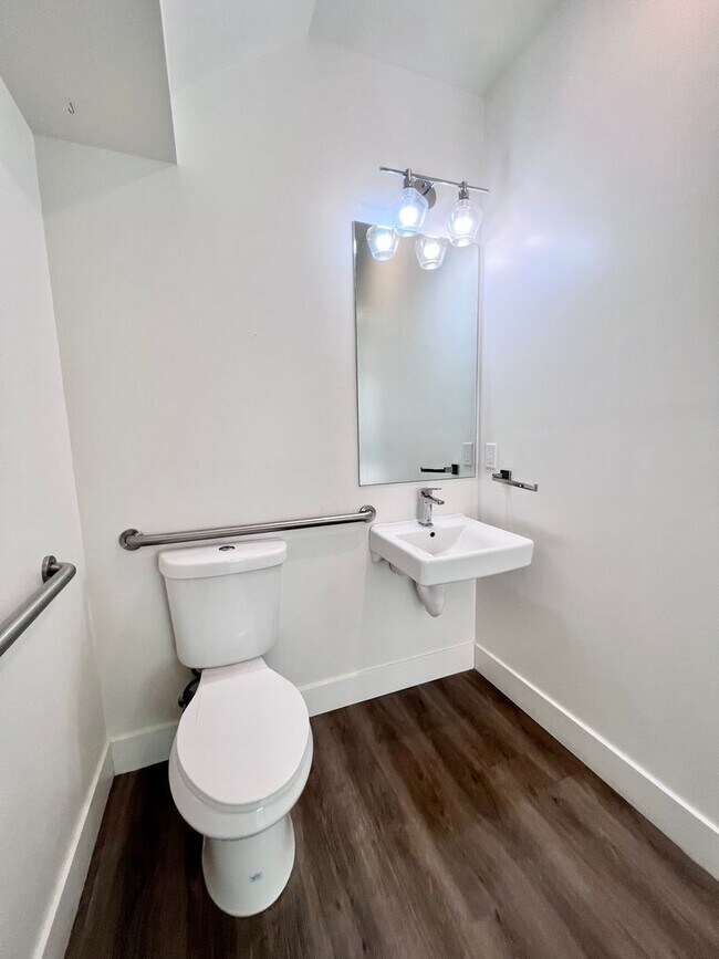 Foto del edificio - Large multi level 2Bd/1.5 Bth with heated ...