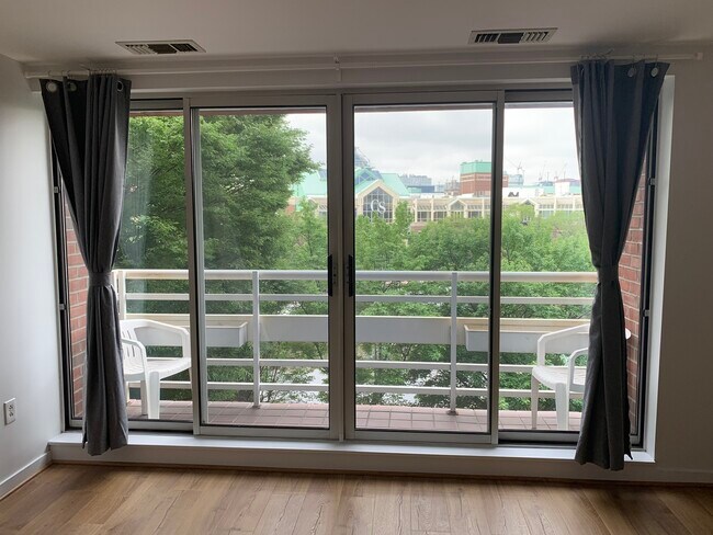 Foto del edificio - 4 Canal Park