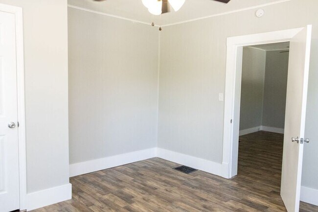 Foto del edificio - 4014 McCahill Rd