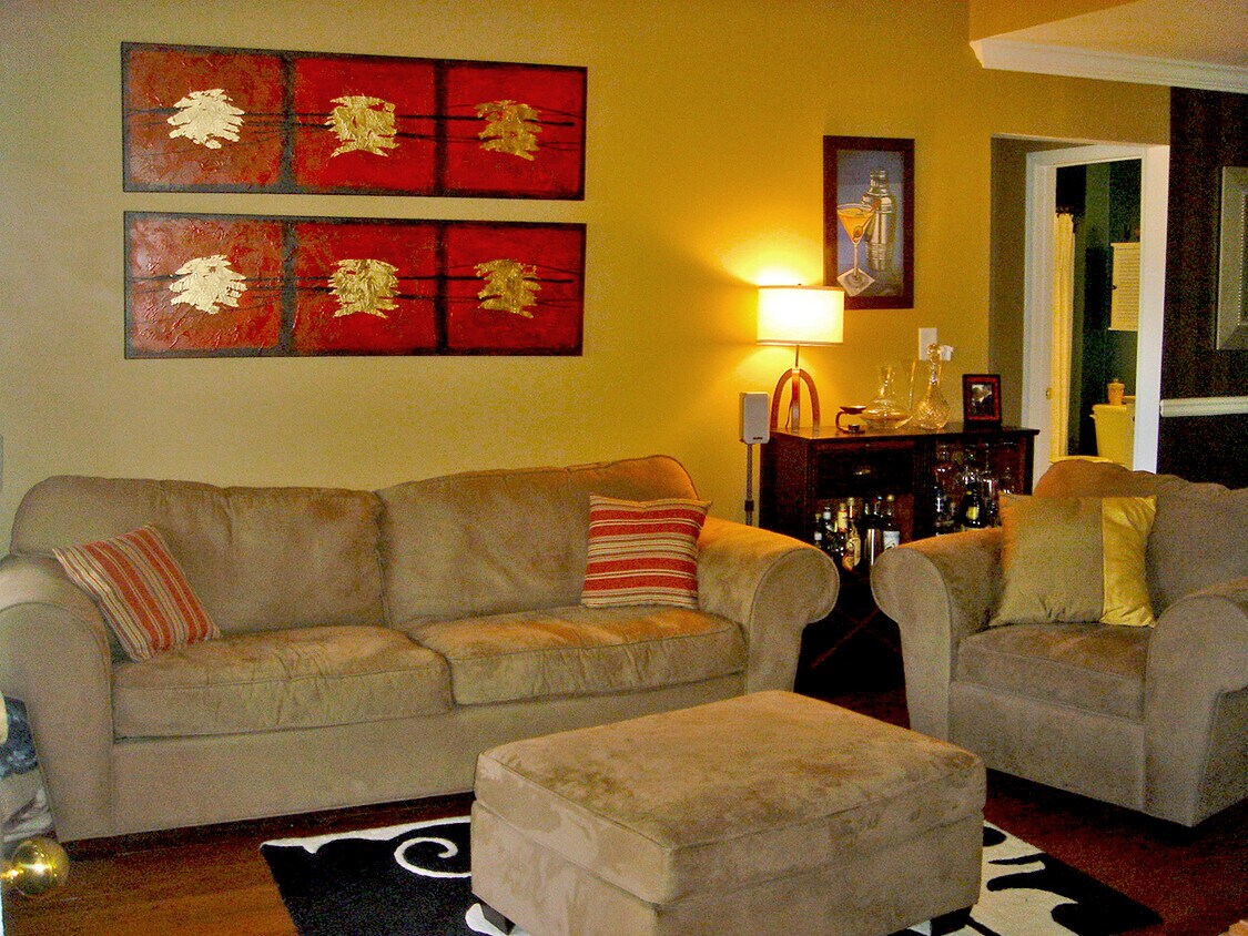 Living room, decorated - 6305 Walden Park Dr