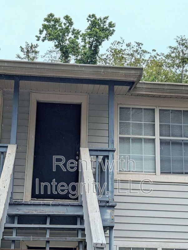 Building Photo - 2555 Chateau Ln