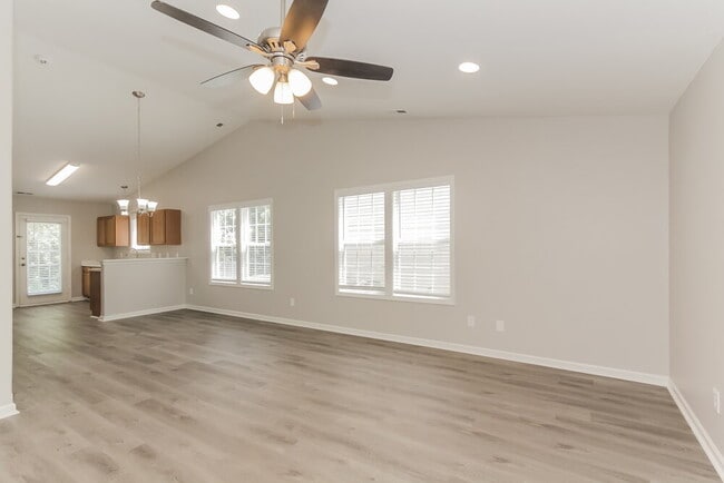 Building Photo - 2707 Oasis Ln