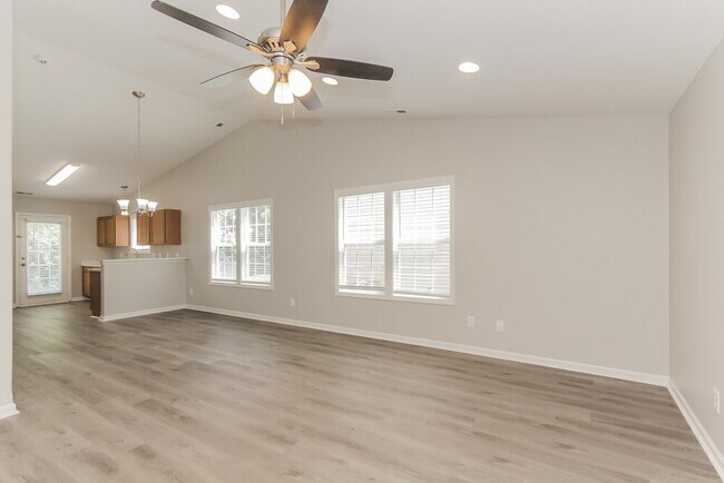 Foto del edificio - 2707 Oasis Ln