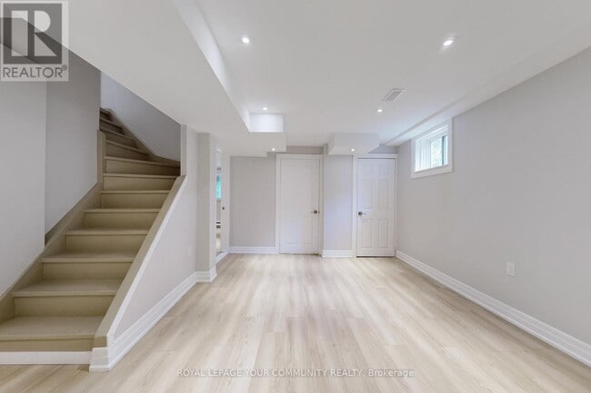 Building Photo - 51 Houseman Crescent