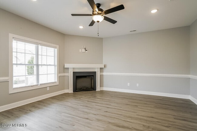Building Photo - 3705 Oak Leaf Way