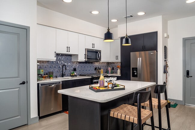 Foto del edificio - Chroma Apartment Homes